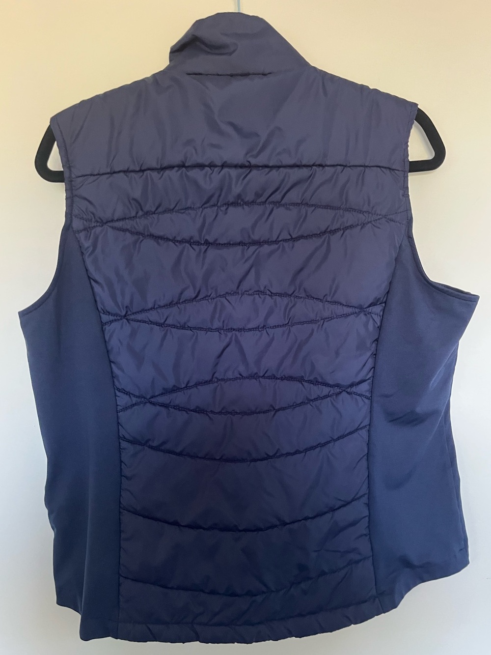 NFL Women's Navy Quilted Vest with Red Trim and Team Logo - Picture 3 of 3